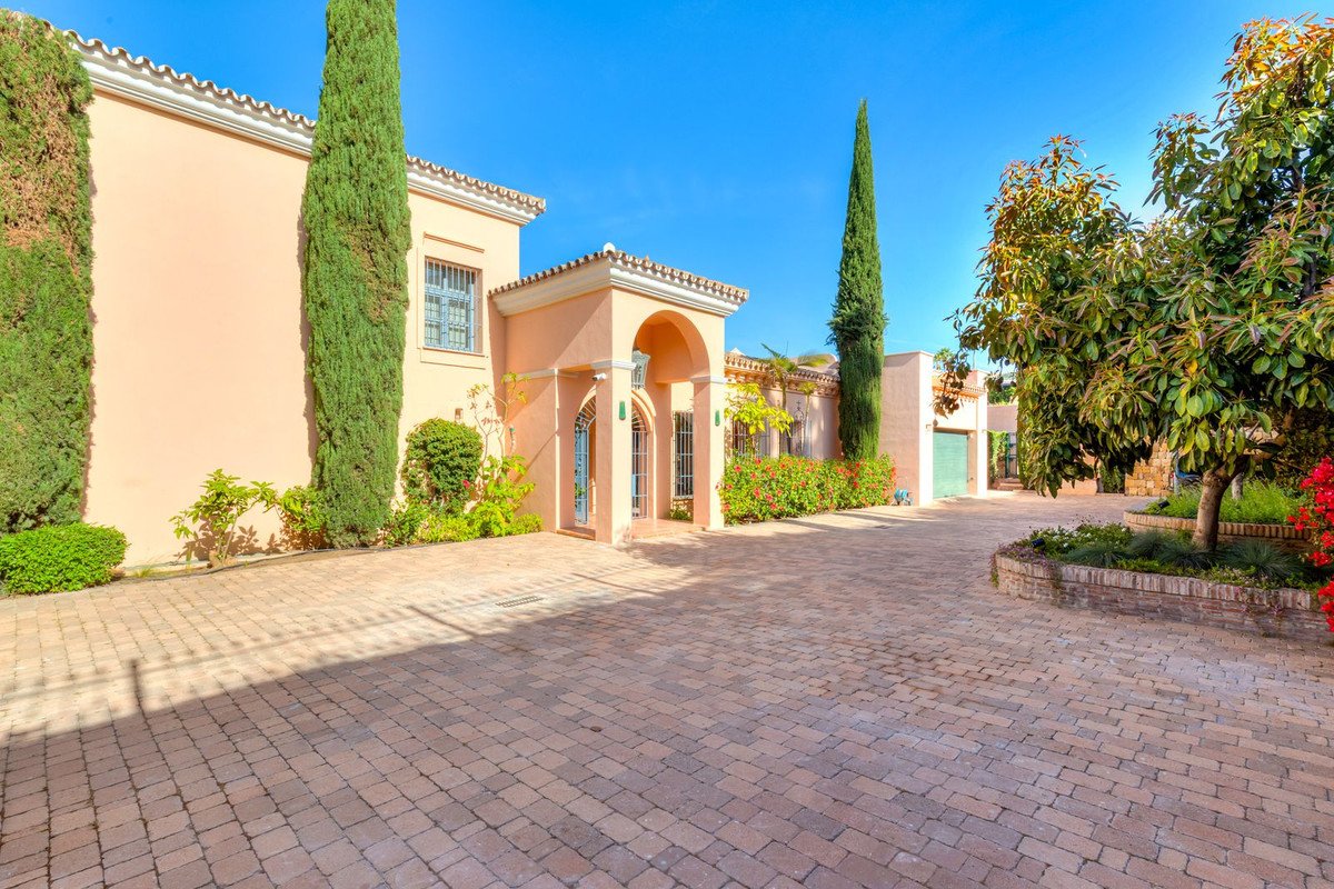 6 Bed Detached Villa in Benahavís