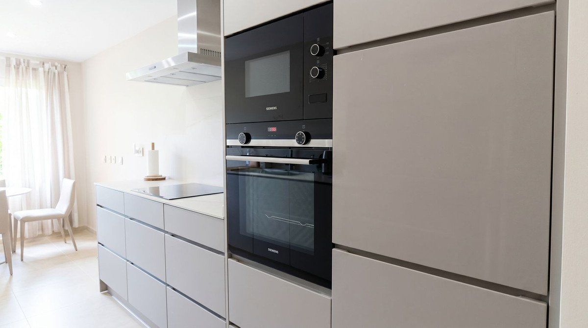 2 Bed Middle Floor Apartment in Nueva Andalucía