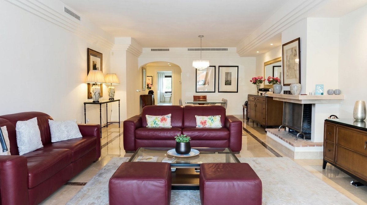 2 Bed Middle Floor Apartment in Nueva Andalucía