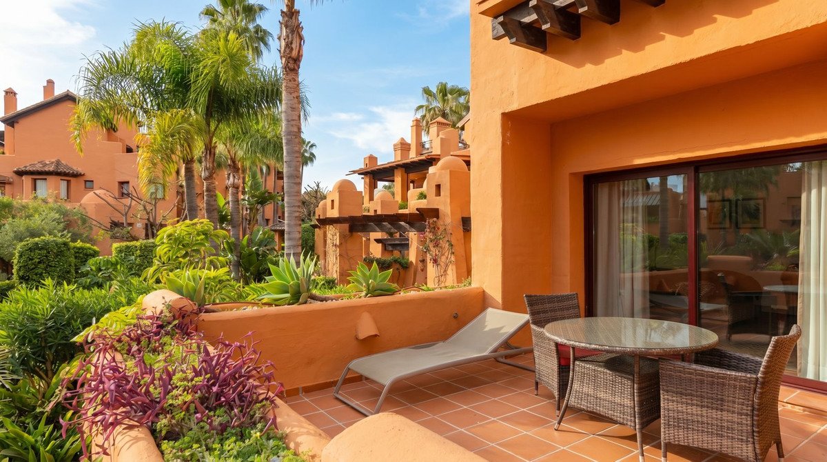 2 Bed Middle Floor Apartment in Nueva Andalucía