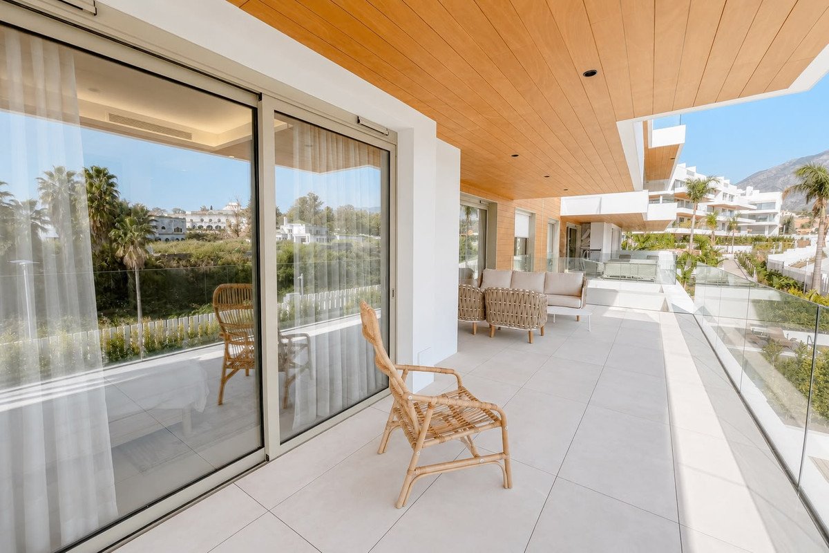 3 Bed Middle Floor Apartment in The Golden Mile