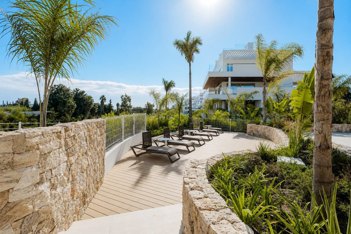 3 Bed Middle Floor Apartment in The Golden Mile