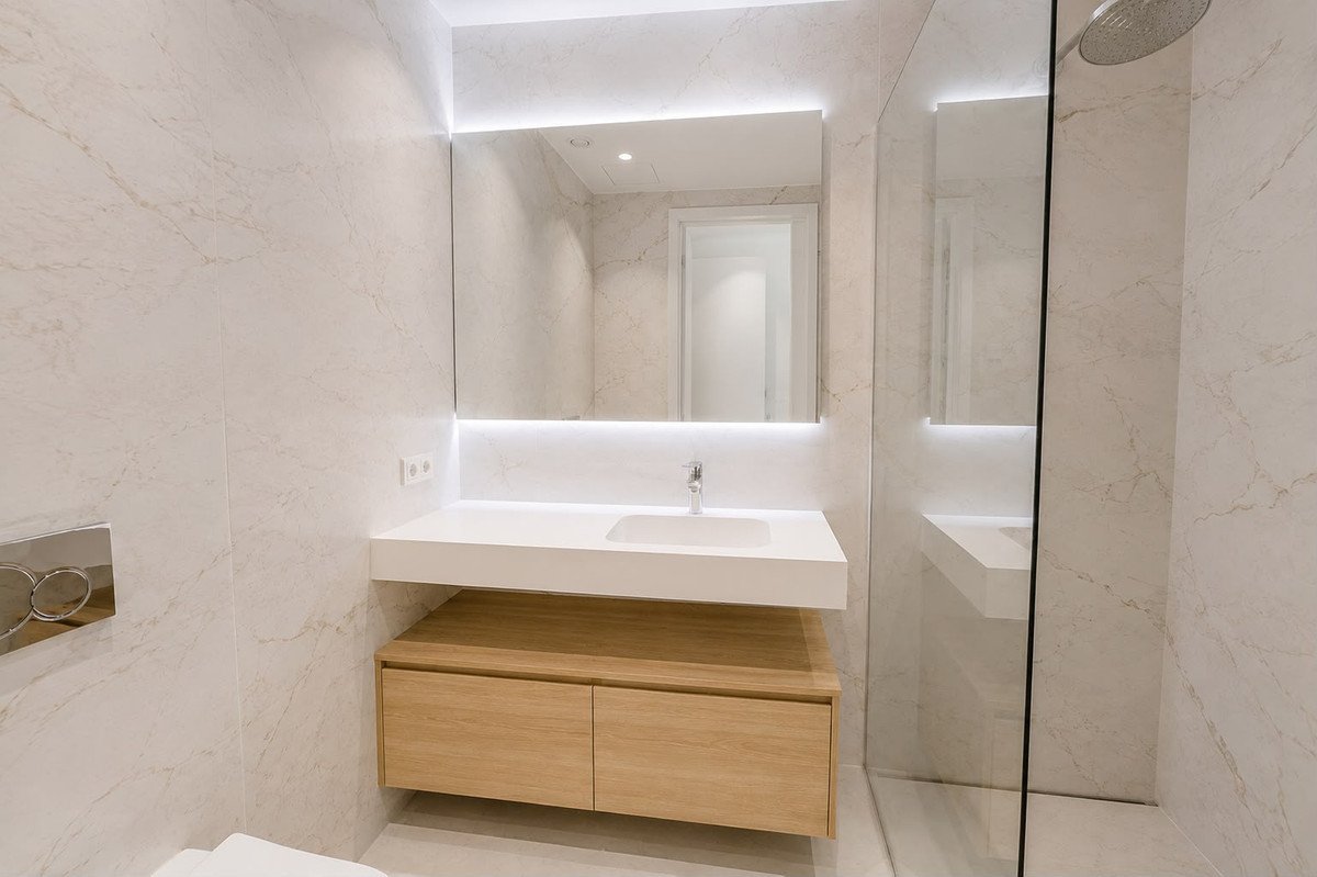 3 Bed Middle Floor Apartment in The Golden Mile