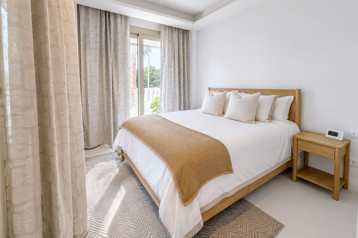 3 Bed Middle Floor Apartment in The Golden Mile