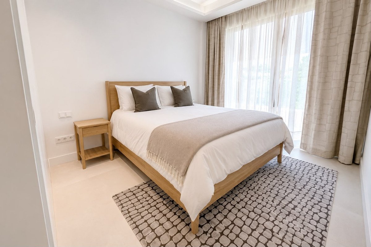 3 Bed Middle Floor Apartment in The Golden Mile