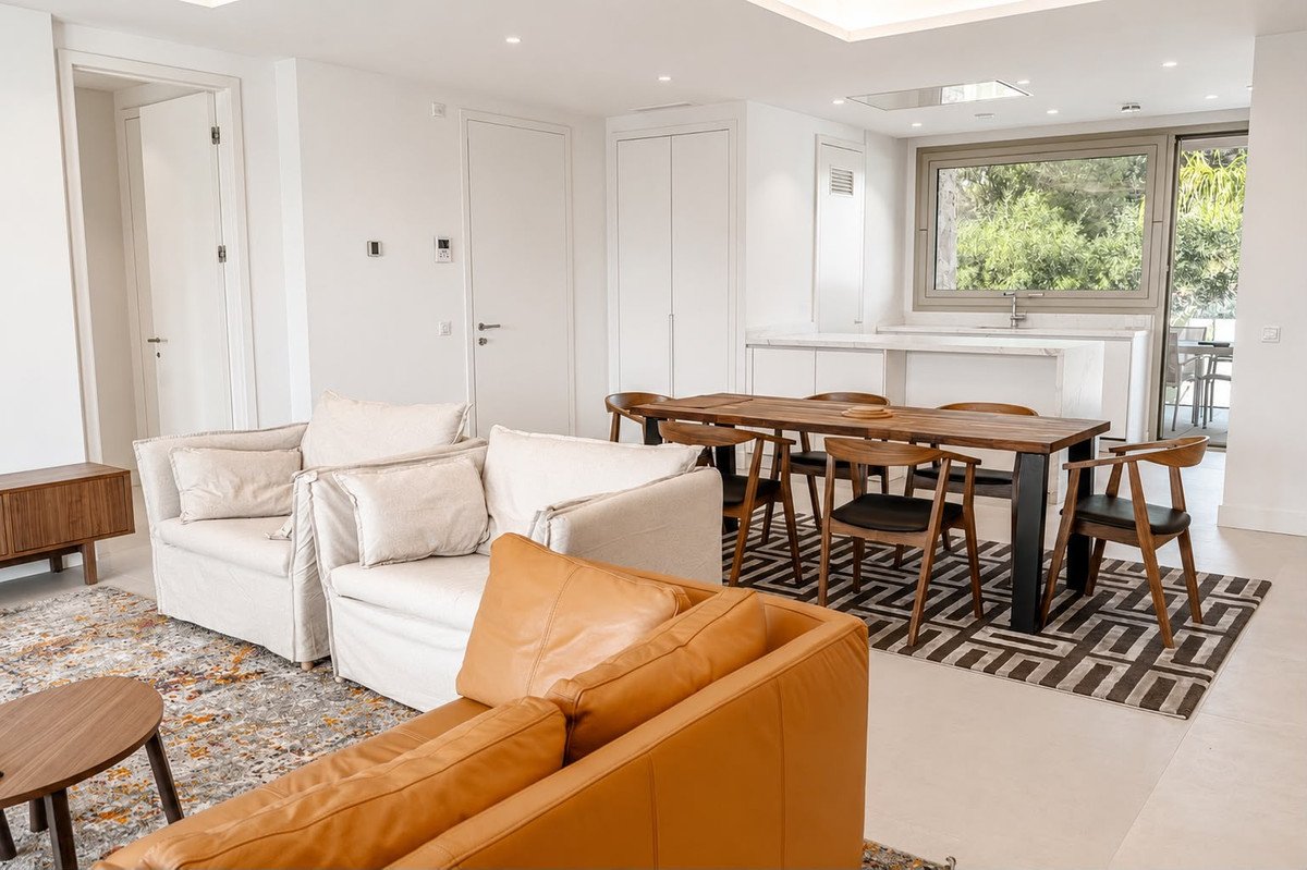 3 Bed Middle Floor Apartment in The Golden Mile