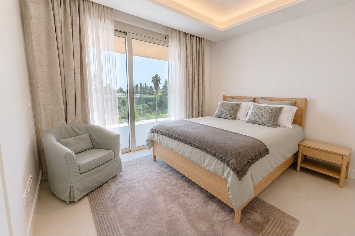 3 Bed Middle Floor Apartment in The Golden Mile