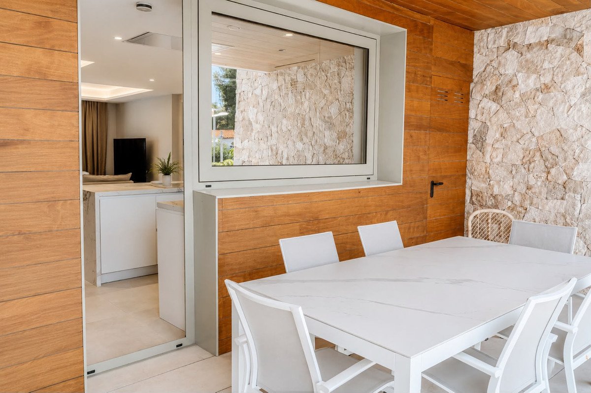 3 Bed Middle Floor Apartment in The Golden Mile