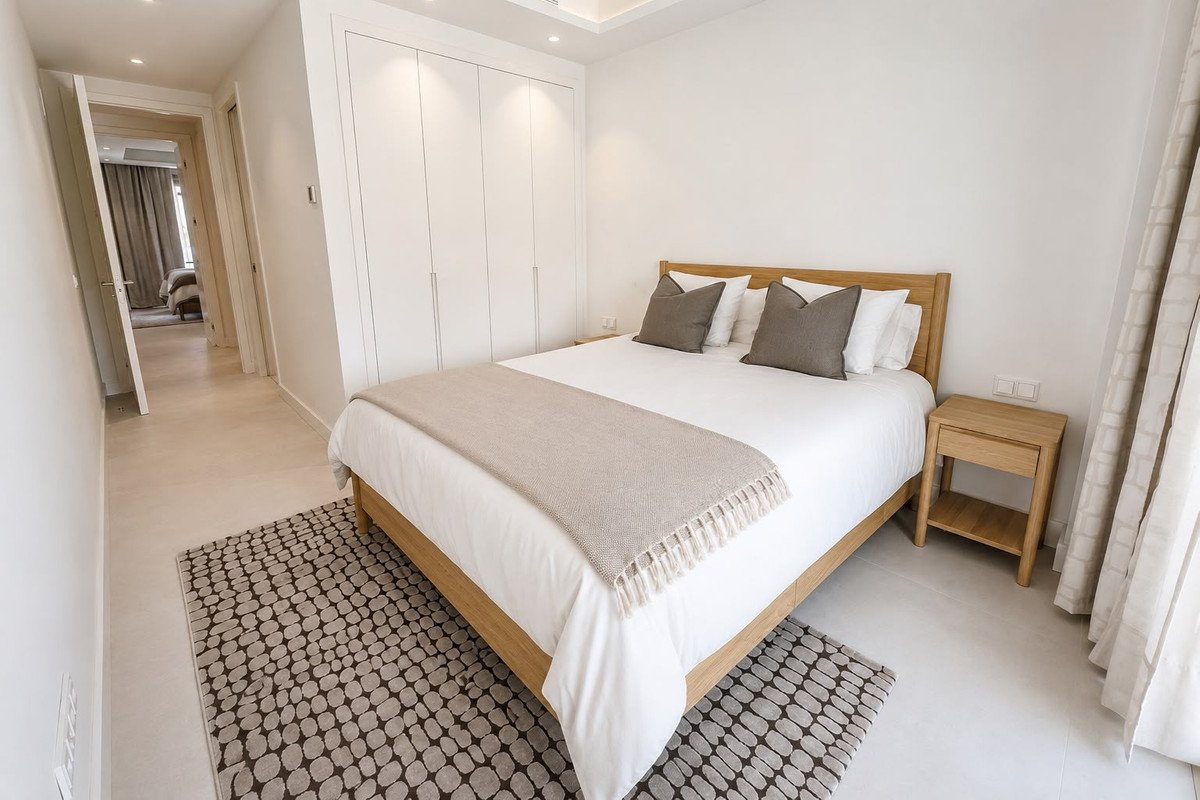 3 Bed Middle Floor Apartment in The Golden Mile