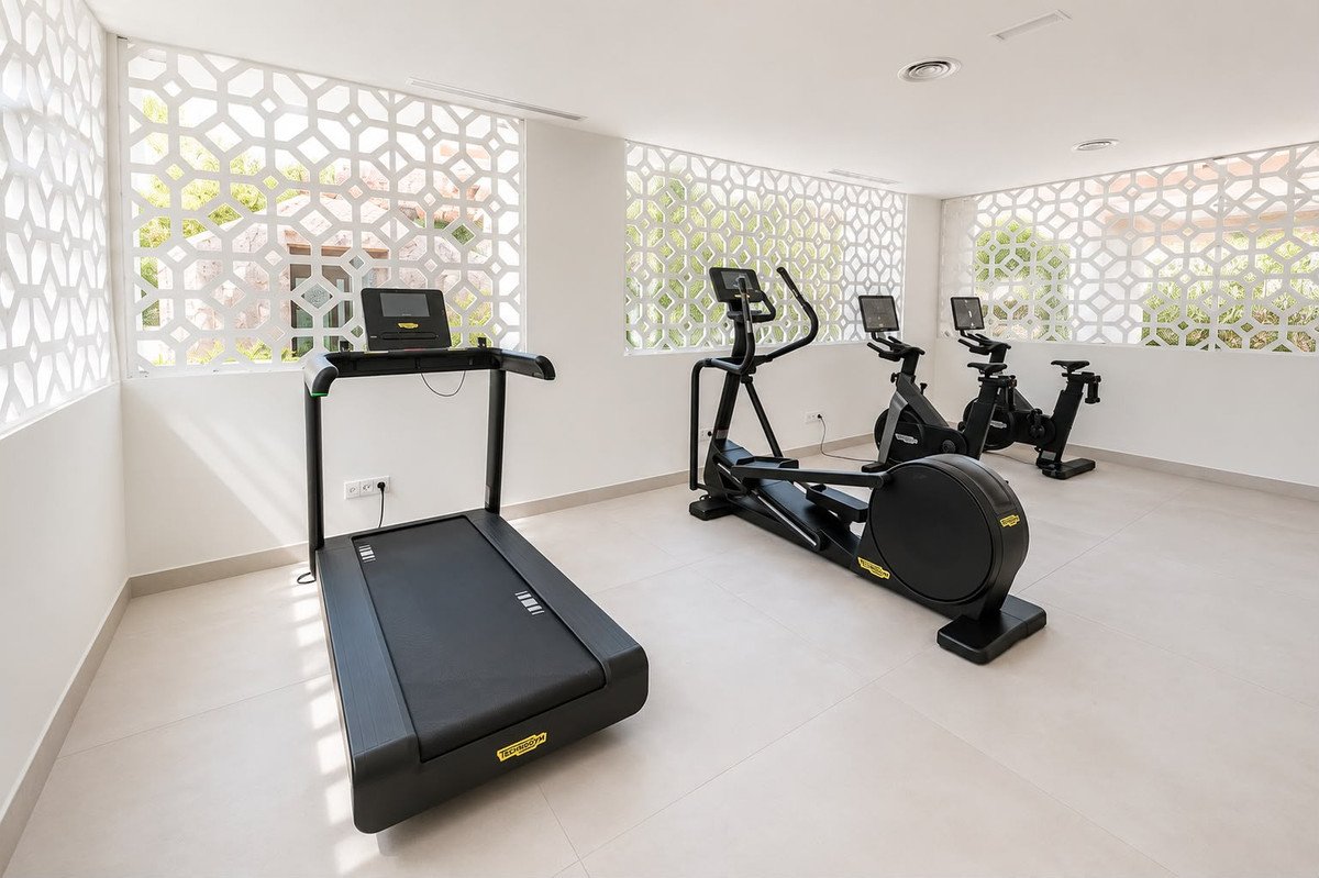 3 Bed Middle Floor Apartment in The Golden Mile