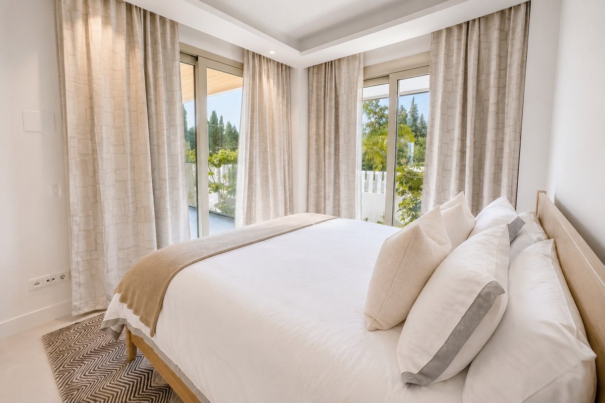 3 Bed Middle Floor Apartment in The Golden Mile