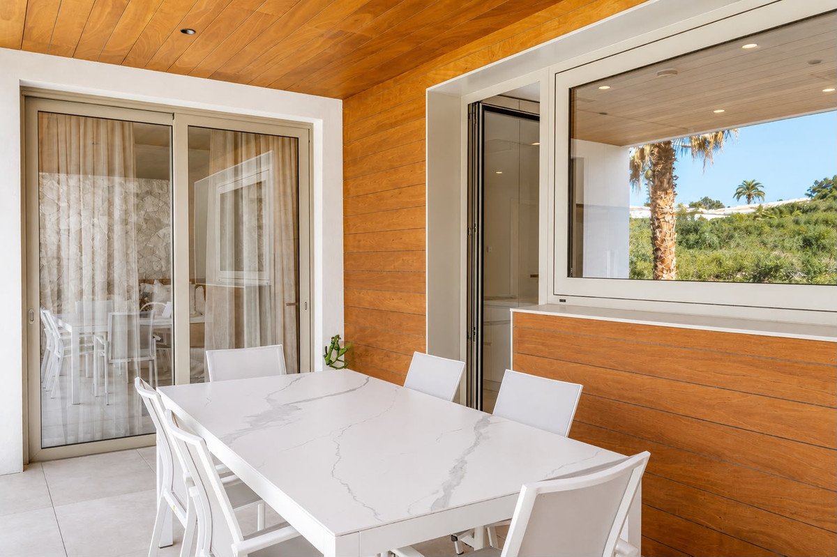 3 Bed Middle Floor Apartment in The Golden Mile