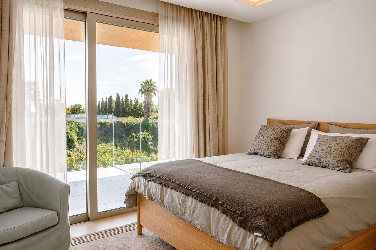 3 Bed Middle Floor Apartment in The Golden Mile