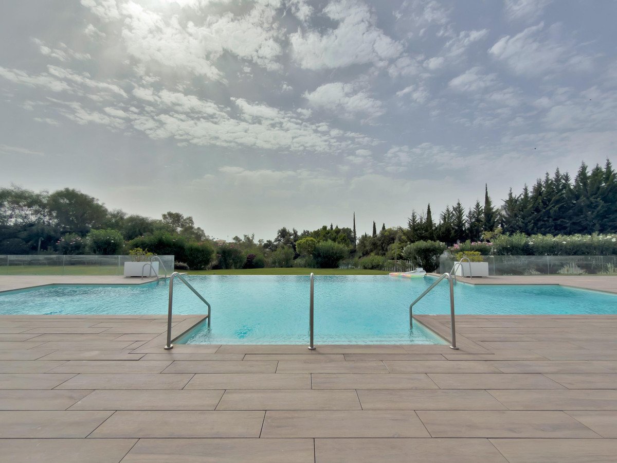 2 Bed Middle Floor Apartment in La Quinta