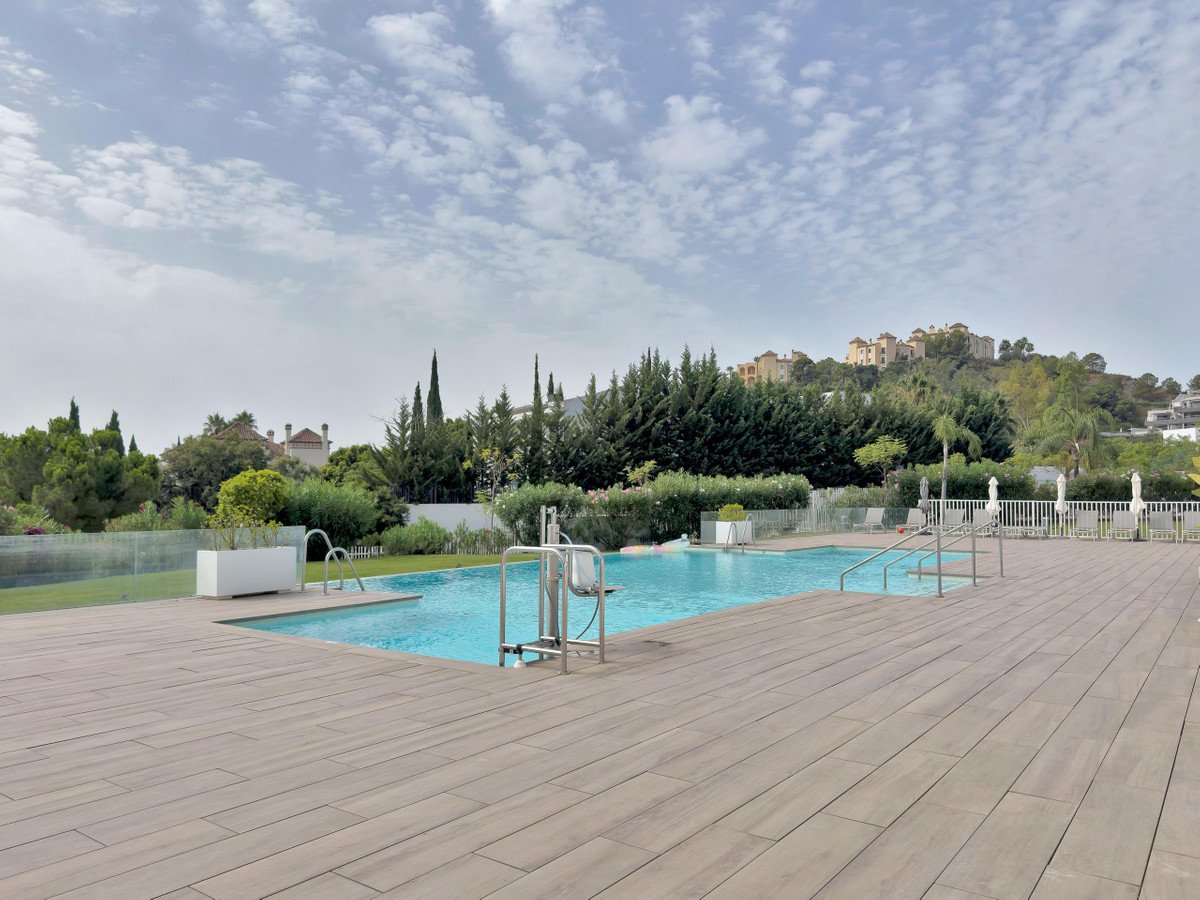 2 Bed Middle Floor Apartment in La Quinta