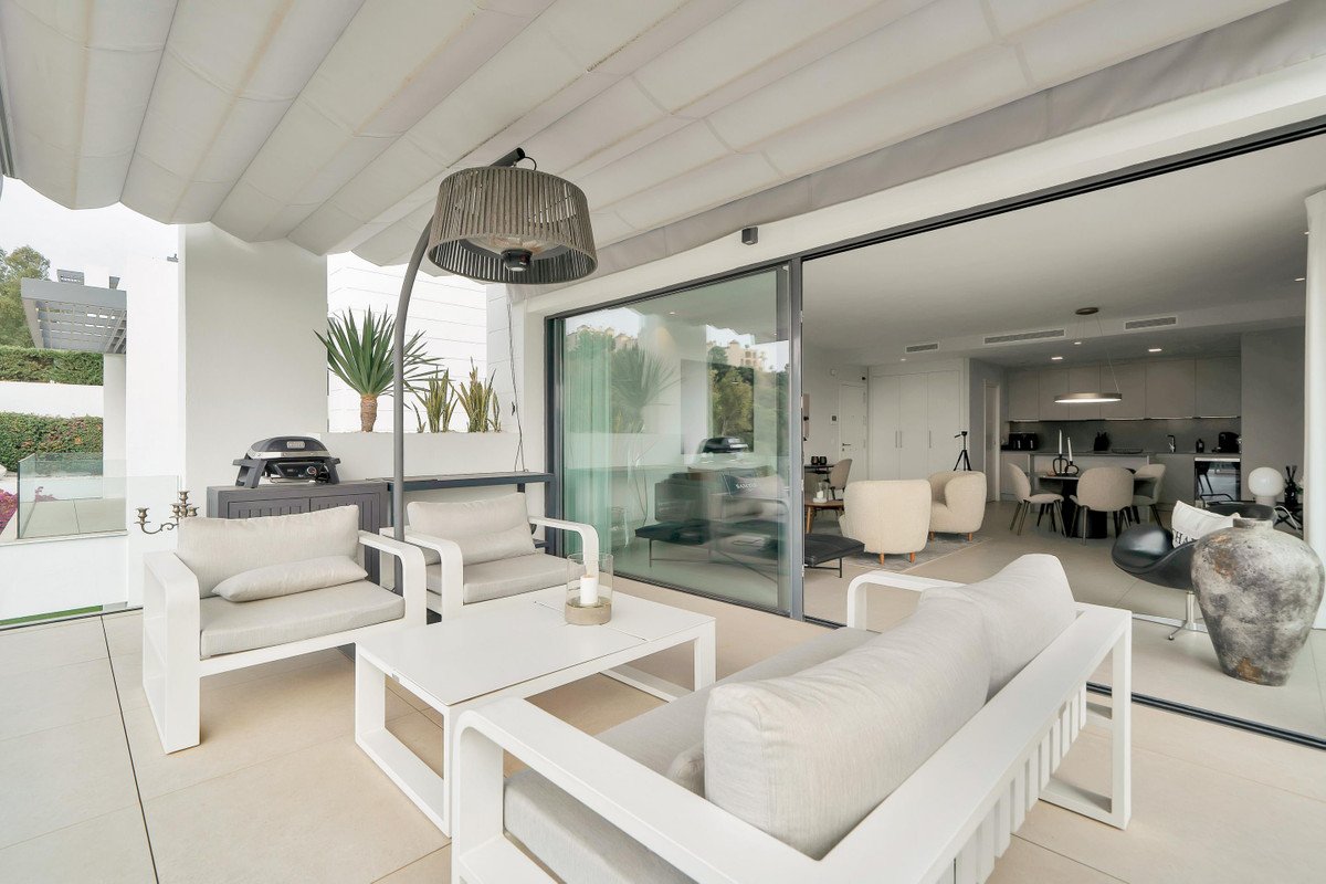 2 Bed Middle Floor Apartment in La Quinta