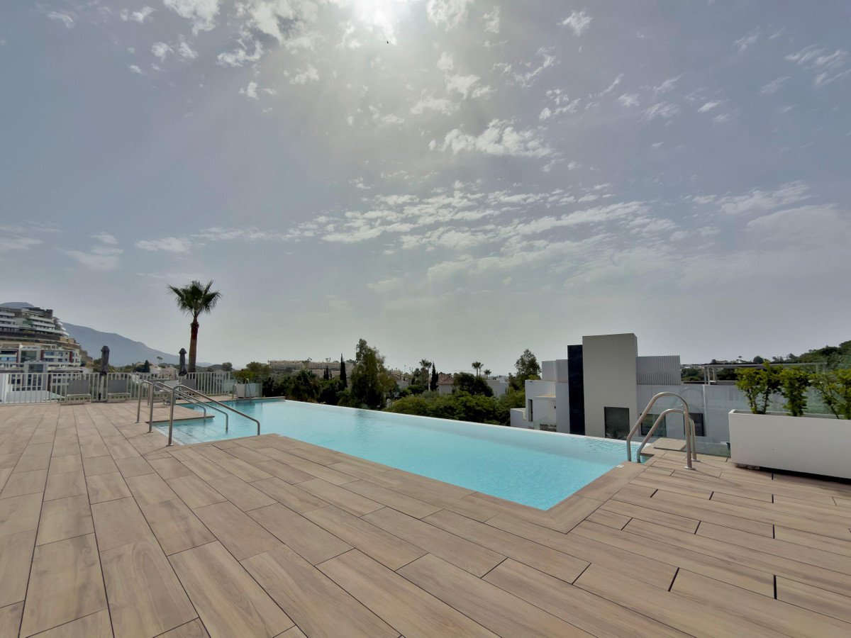 2 Bed Middle Floor Apartment in La Quinta