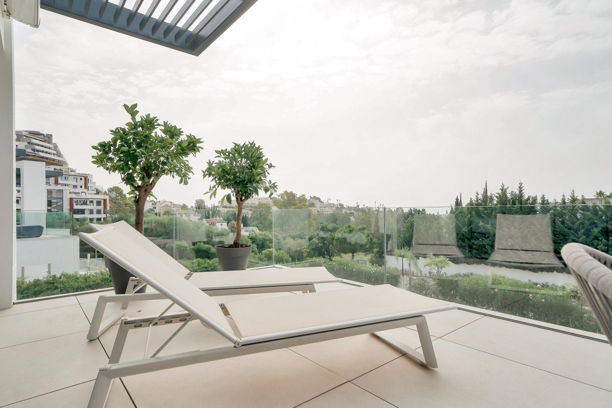 2 Bed Middle Floor Apartment in La Quinta