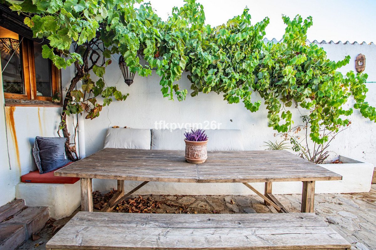 2 Bed Townhouse in Jimena de la Frontera