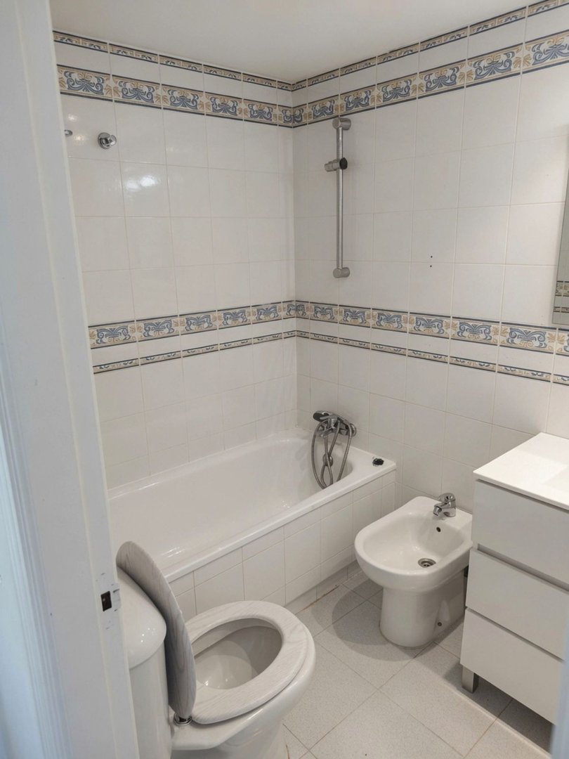 3 Bed Middle Floor Apartment in Marbella