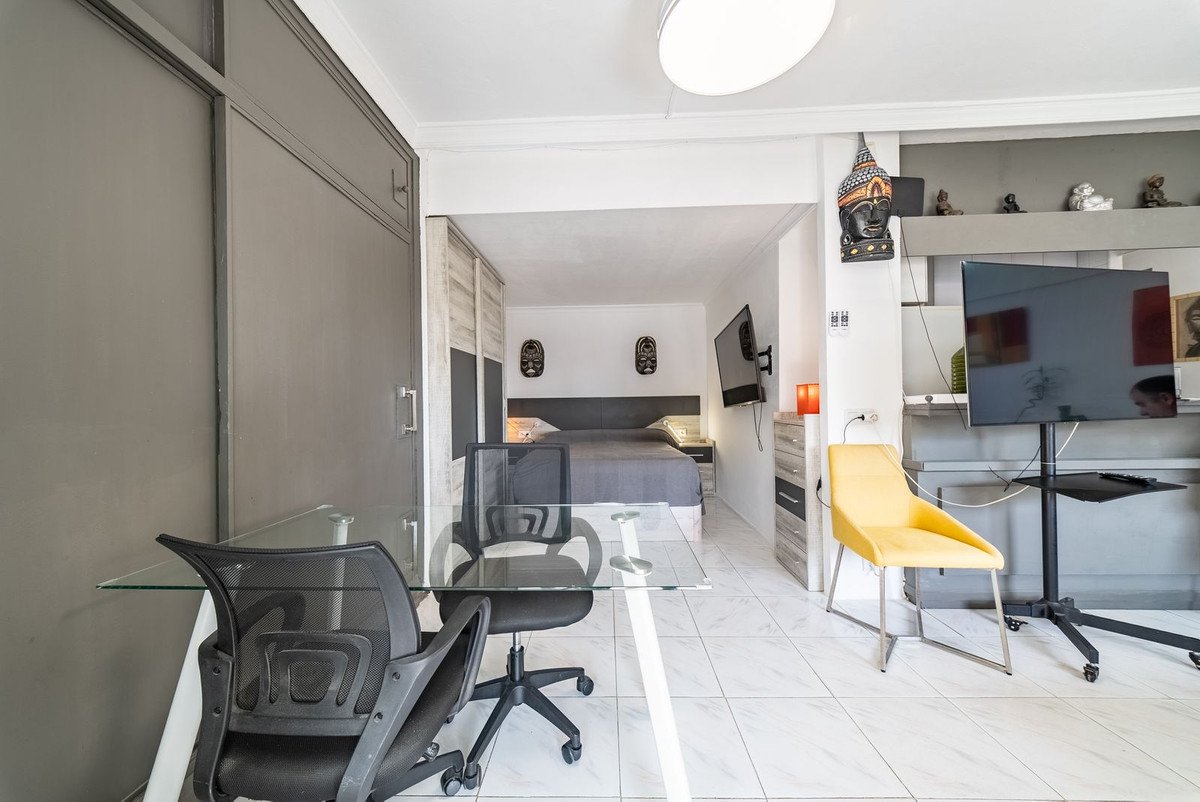 1 Bed Middle Floor Apartment in Marbella