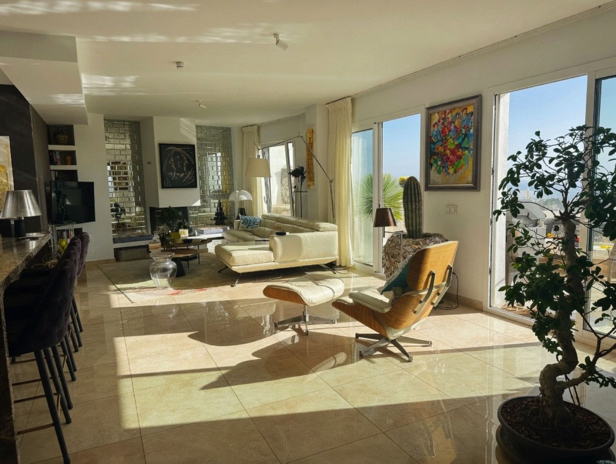 3 Bed Penthouse Duplex in Altos de los Monteros