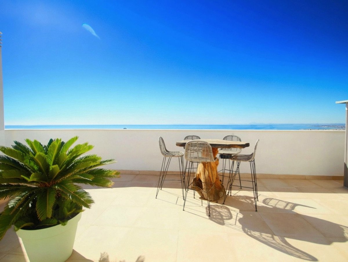 3 Bed Penthouse Duplex in Altos de los Monteros