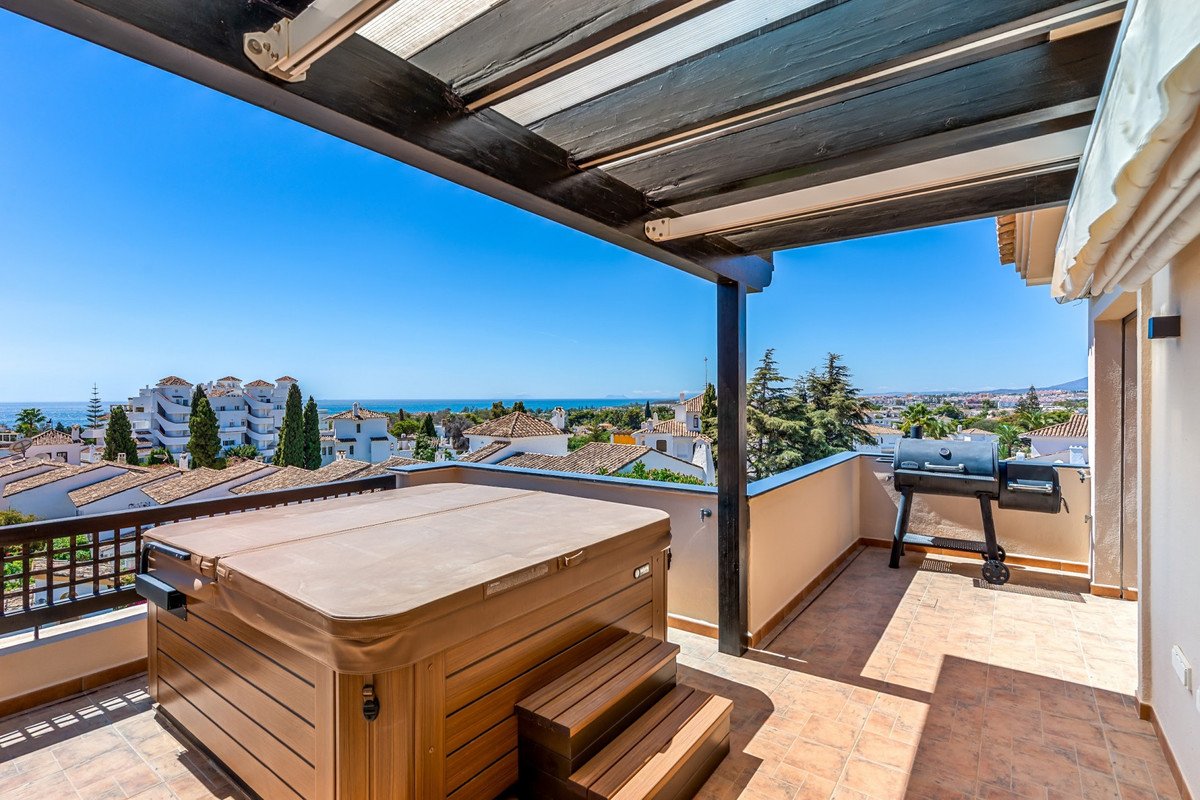 3 Bed Penthouse in Nueva Andalucía