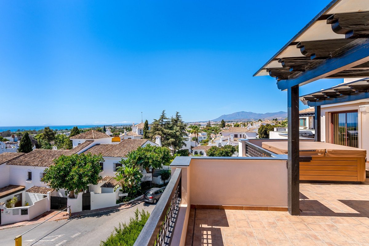 3 Bed Penthouse in Nueva Andalucía