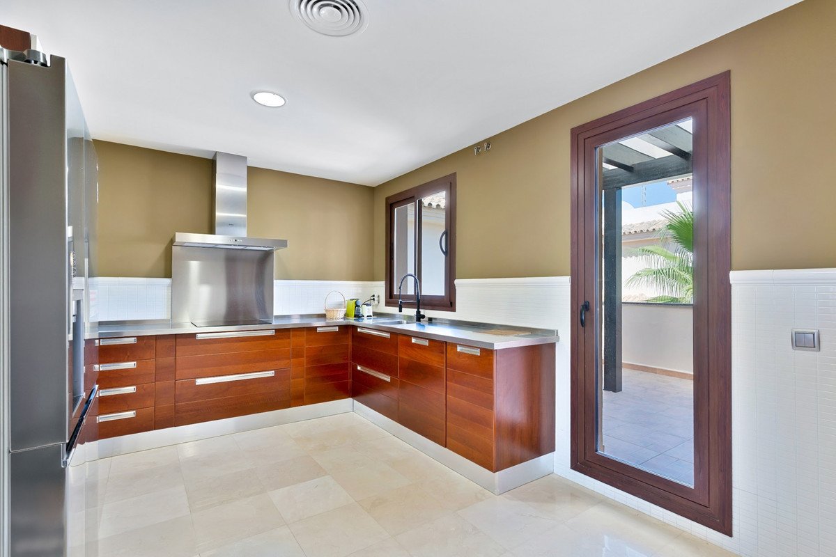 3 Bed Penthouse in Nueva Andalucía