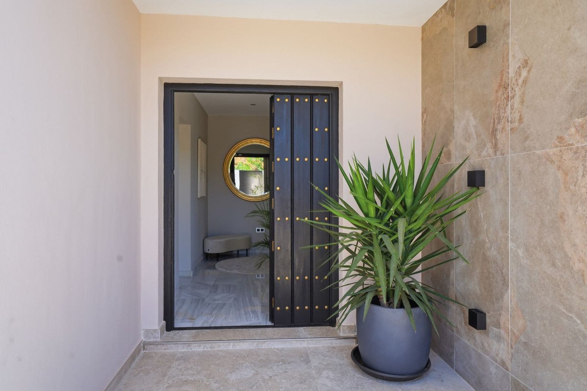4 Bed Detached Villa in El Chaparral