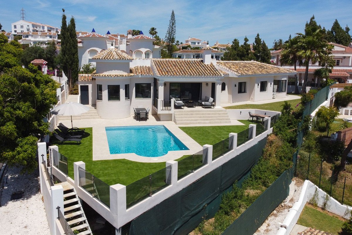 4 Bed Detached Villa in El Chaparral