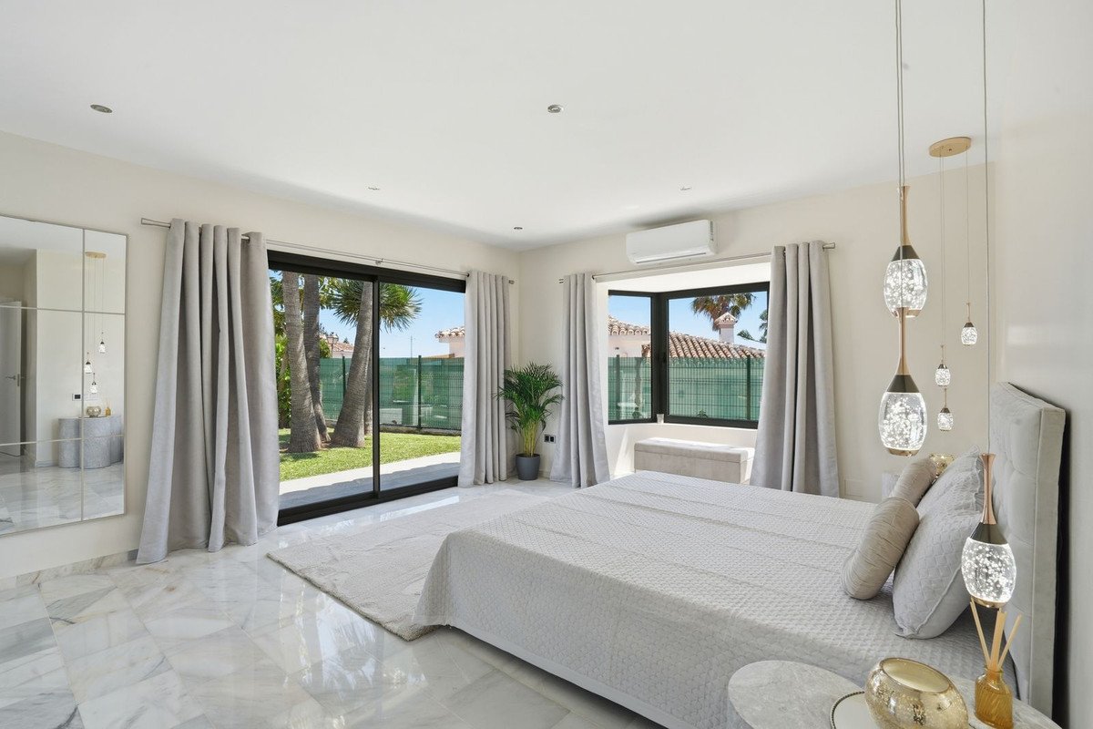 4 Bed Detached Villa in El Chaparral