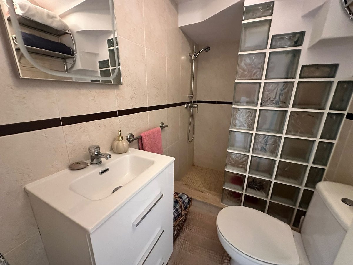 2 Bed Top Floor Apartment in Jacarilla