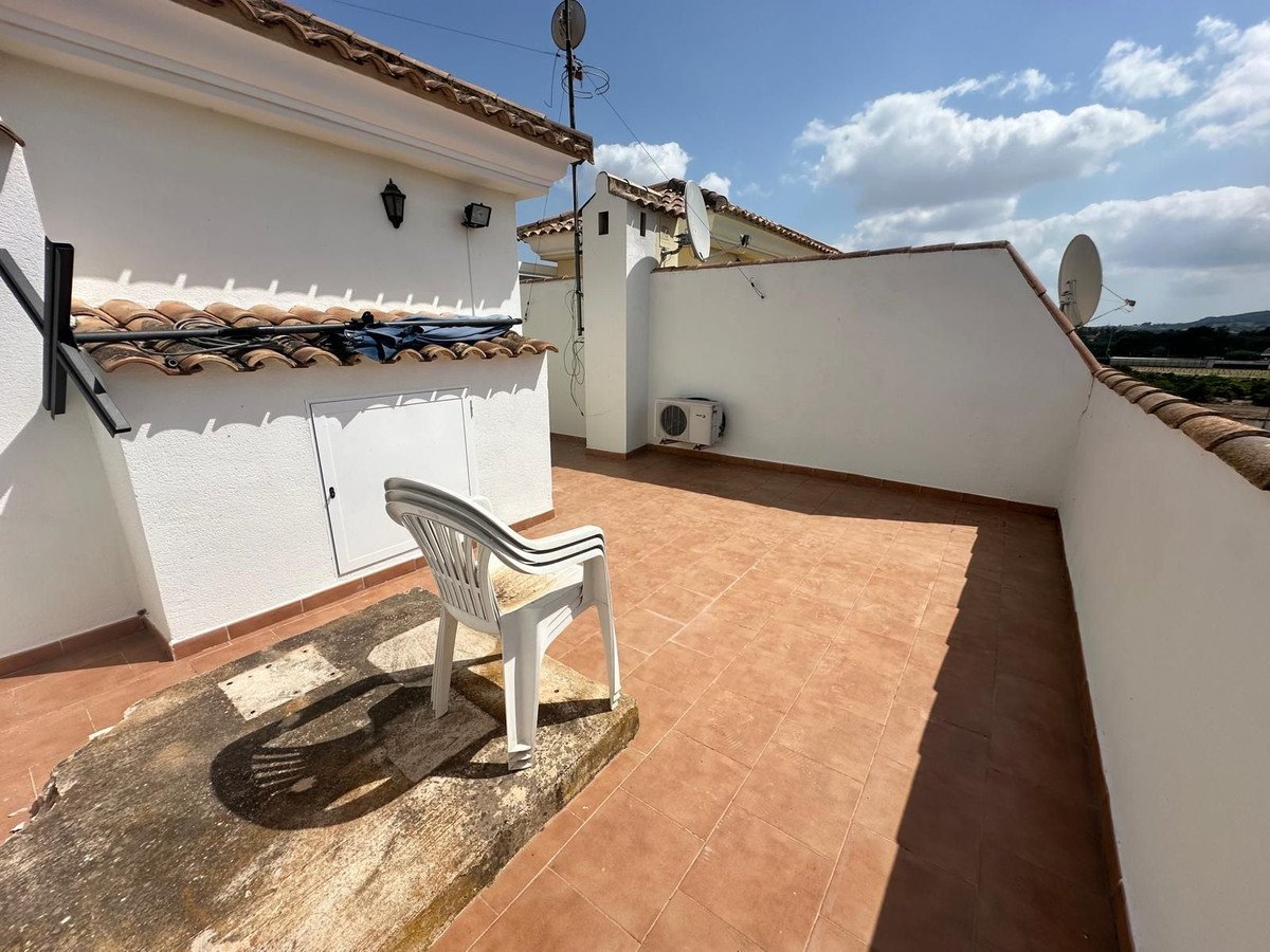 2 Bed Top Floor Apartment in Jacarilla