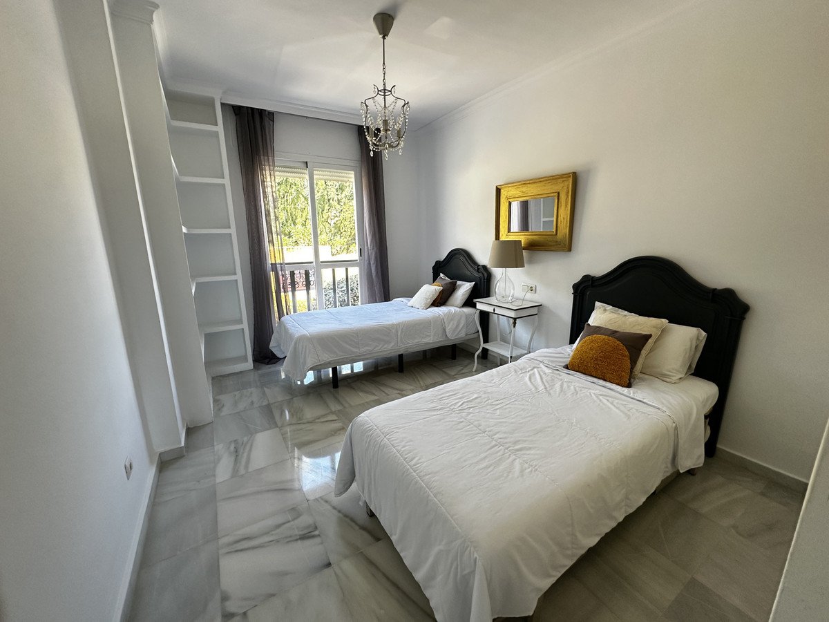 2 Bed Middle Floor Apartment in Nueva Andalucía