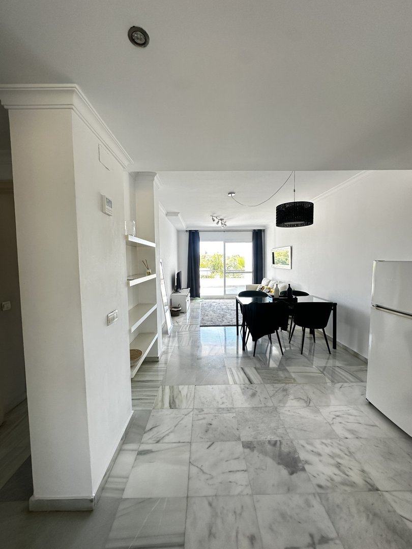 2 Bed Middle Floor Apartment in Nueva Andalucía