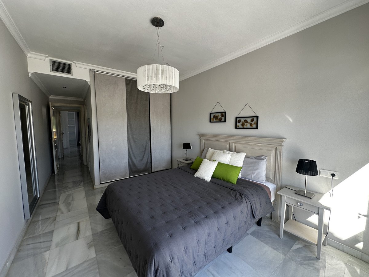 2 Bed Middle Floor Apartment in Nueva Andalucía