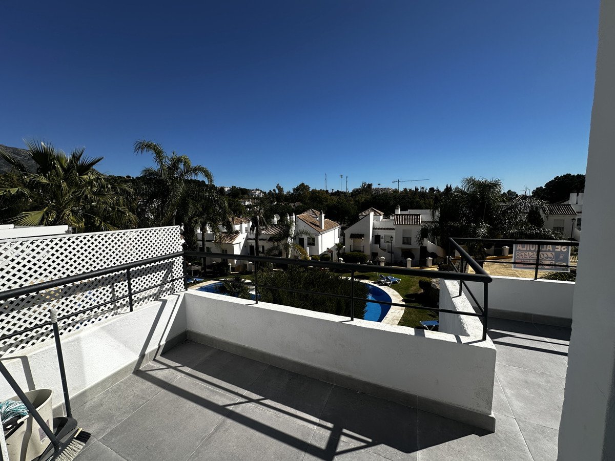 2 Bed Middle Floor Apartment in Nueva Andalucía