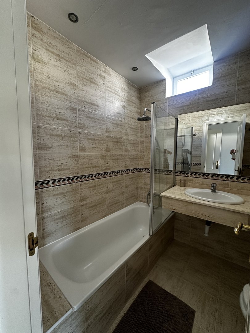 2 Bed Middle Floor Apartment in Nueva Andalucía