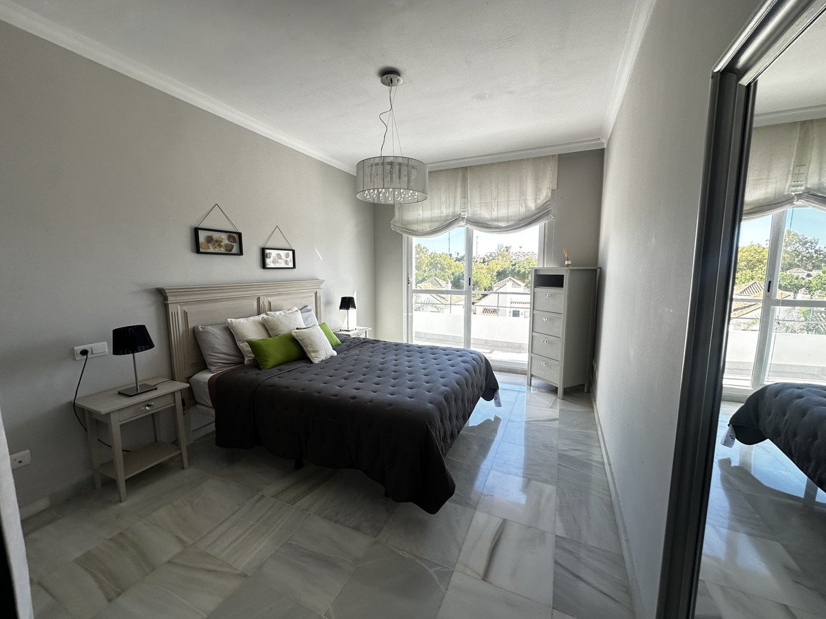 2 Bed Middle Floor Apartment in Nueva Andalucía