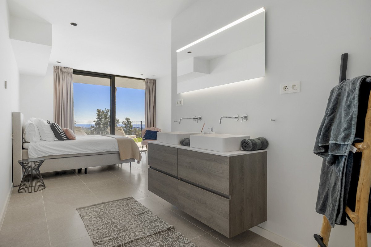 5 Bed Detached Villa in Benahavís