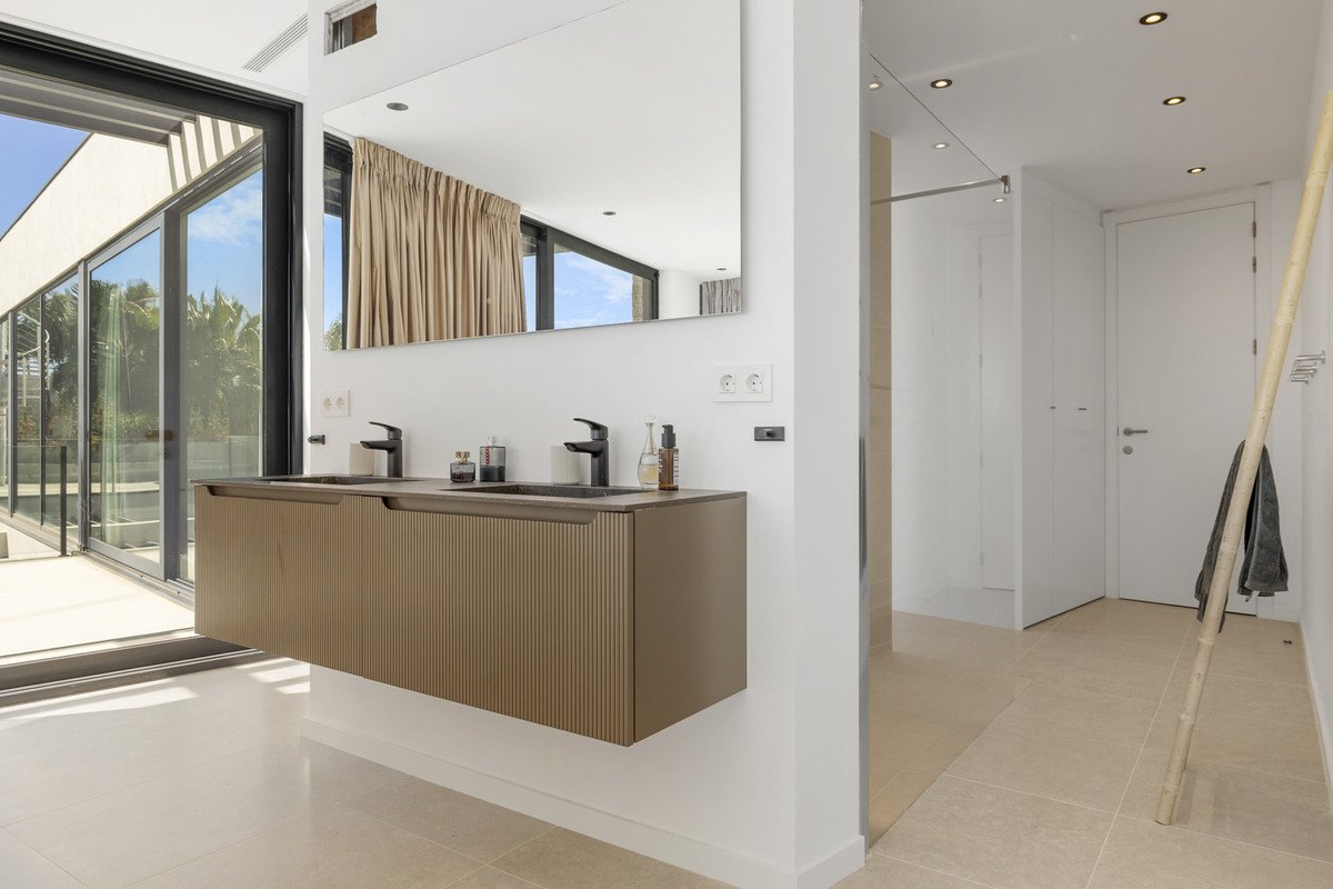 5 Bed Detached Villa in Benahavís