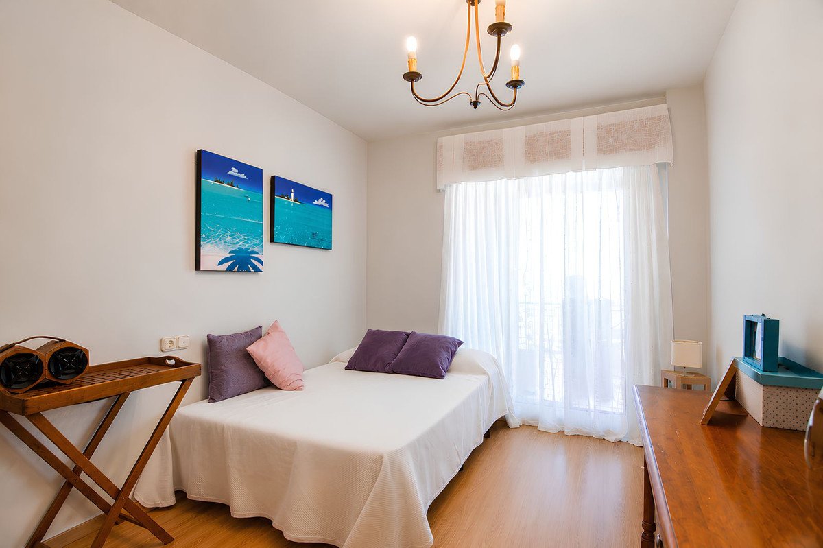 4 Bed Middle Floor Apartment in Los Boliches
