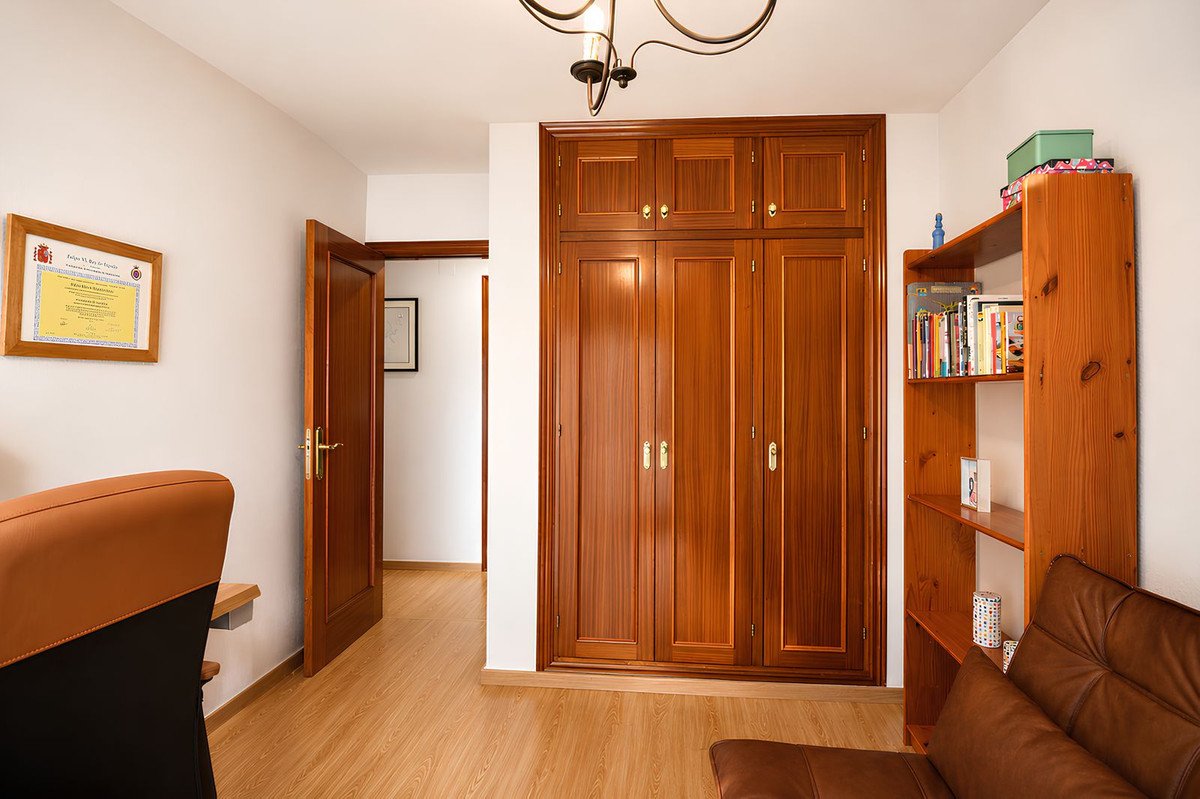 4 Bed Middle Floor Apartment in Los Boliches