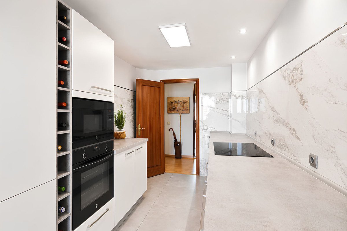 4 Bed Middle Floor Apartment in Los Boliches