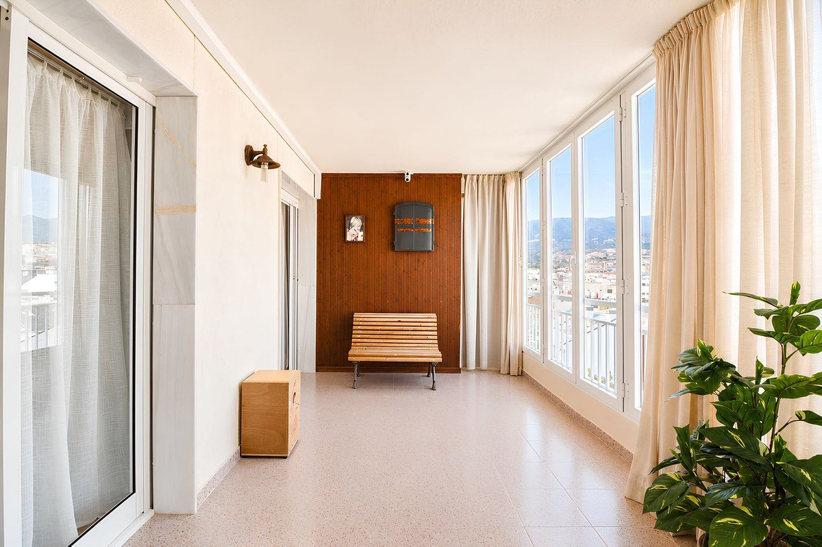 4 Bed Middle Floor Apartment in Los Boliches