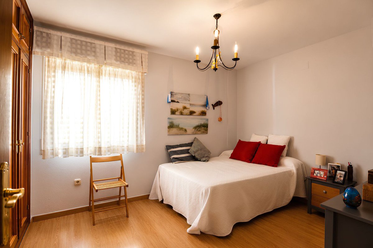 4 Bed Middle Floor Apartment in Los Boliches