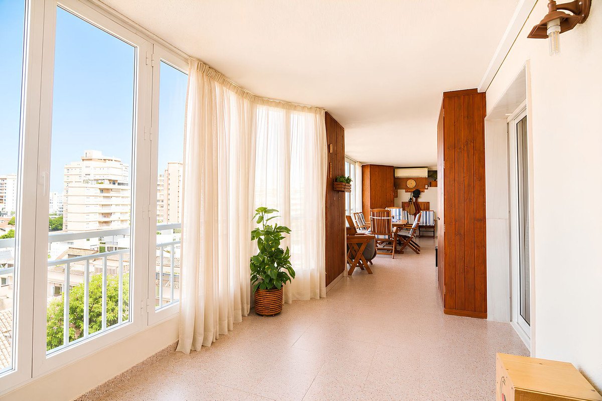 4 Bed Middle Floor Apartment in Los Boliches