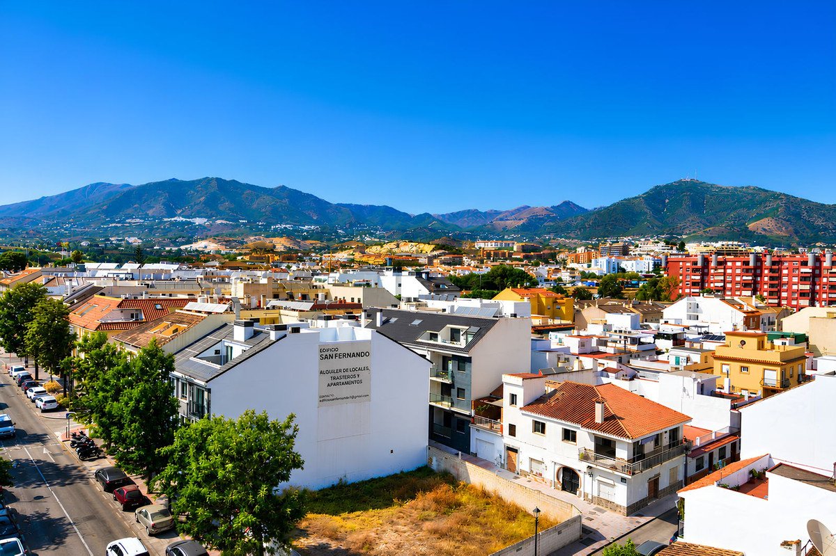 4 Bed Middle Floor Apartment in Los Boliches